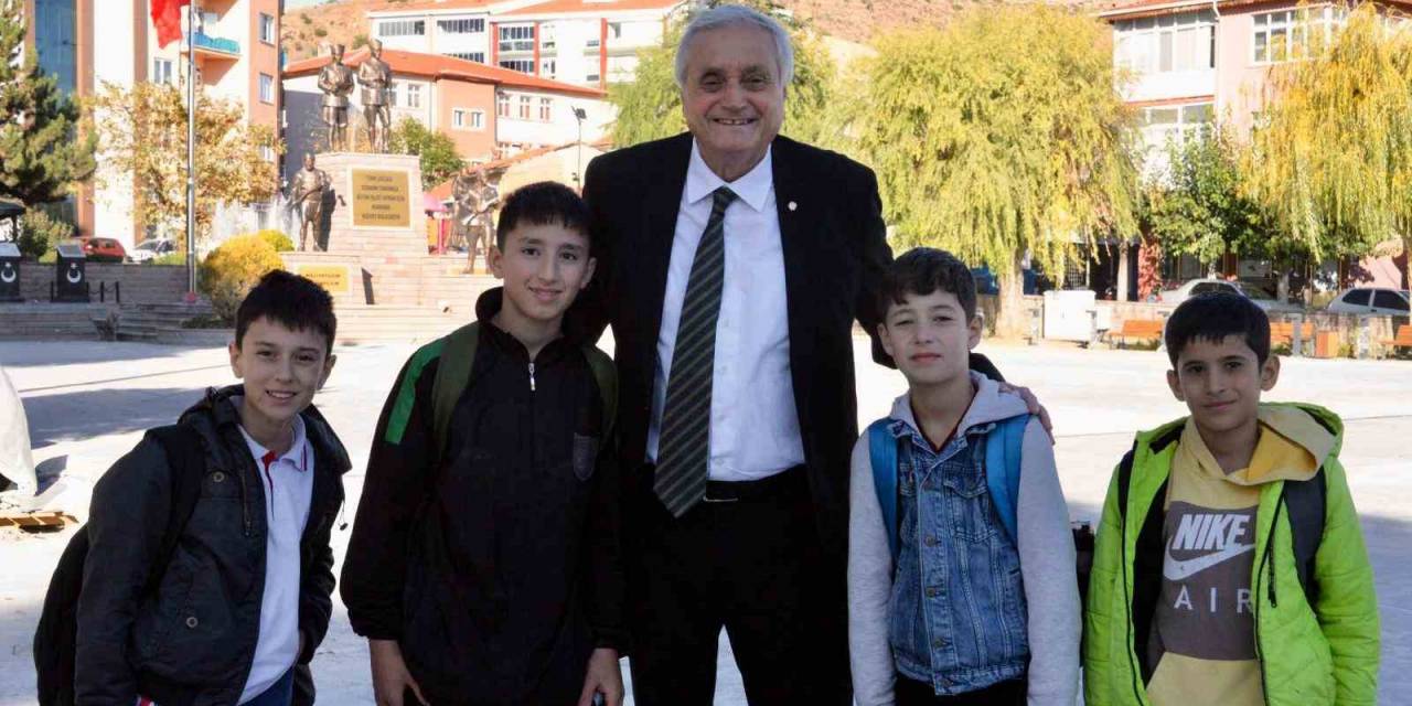 Başkan Bakkalcıoğlu Çocukları Sevindirdi