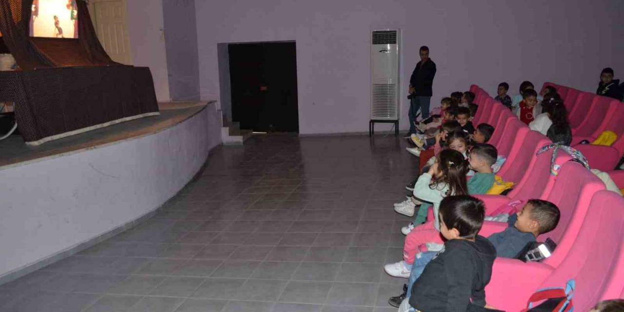 Gölge Oyunu Miniklerden Büyük  İlgi Gördü