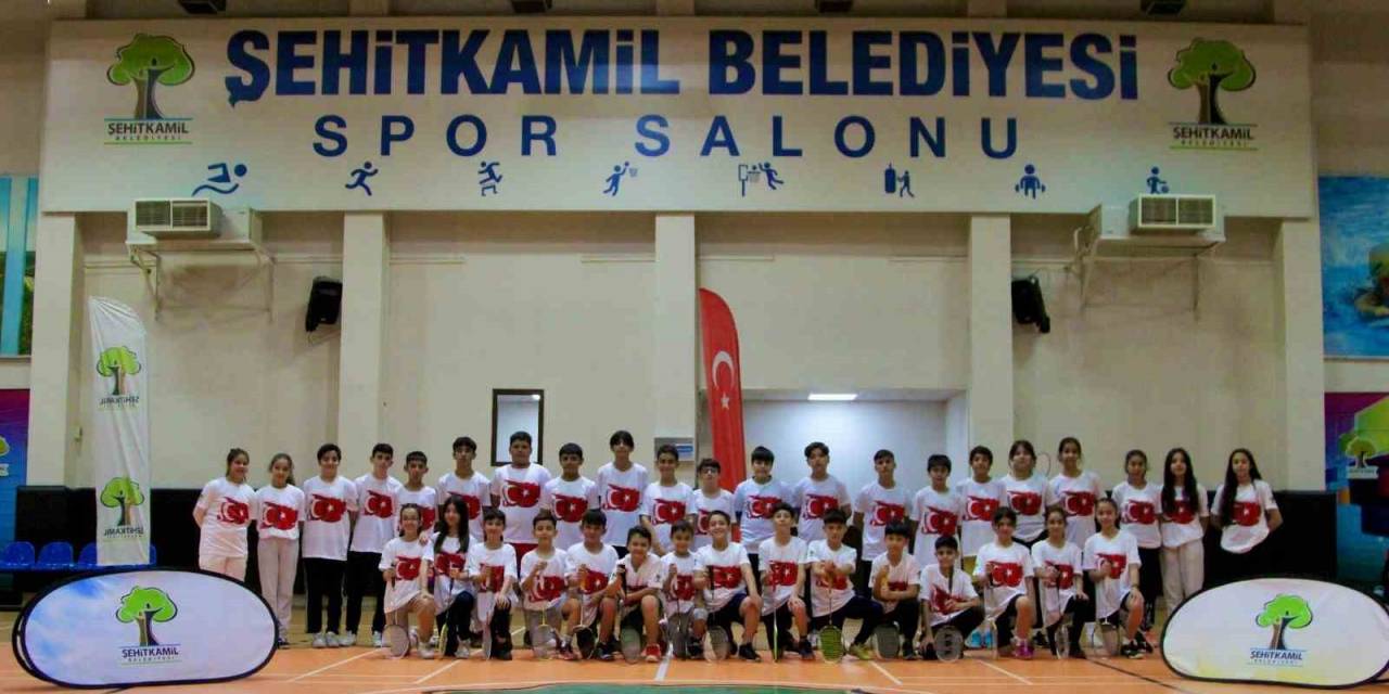 Badminton Kupası’nda Usta Raketler Yarıştı