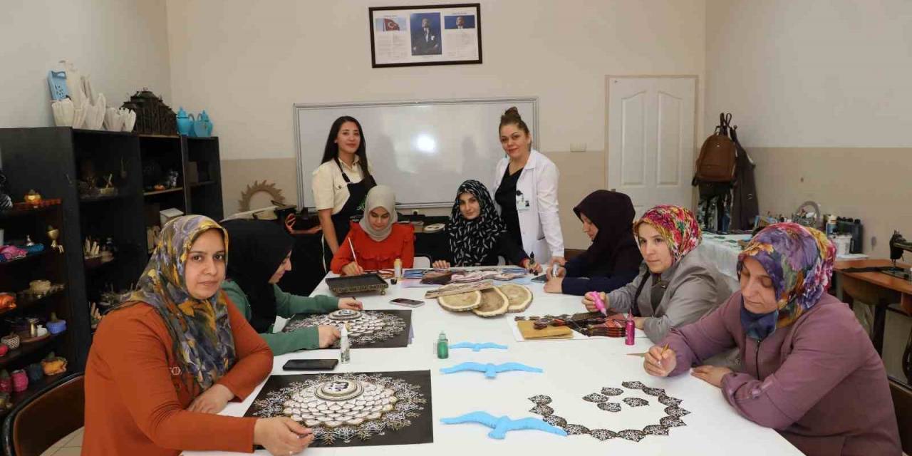 Şehitkamilli Kadınlardan El Sanatları Kursuna Yoğun İlgi