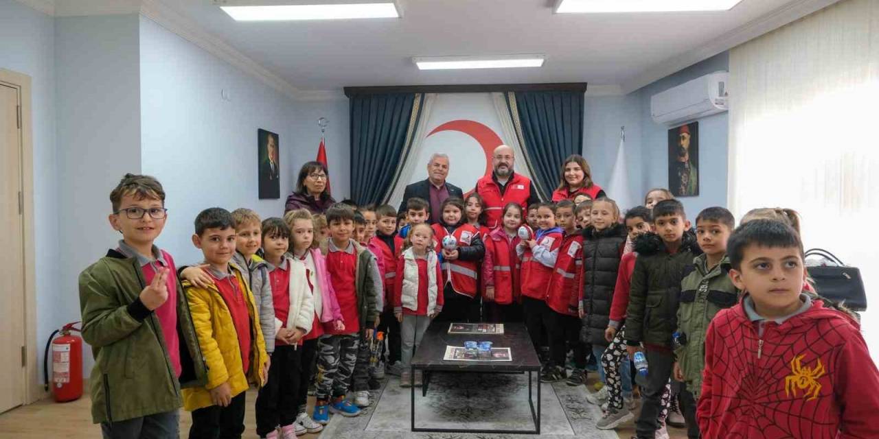 İlkokul Öğrencileri Harçlıklarını Gazze’ye Bağışladı