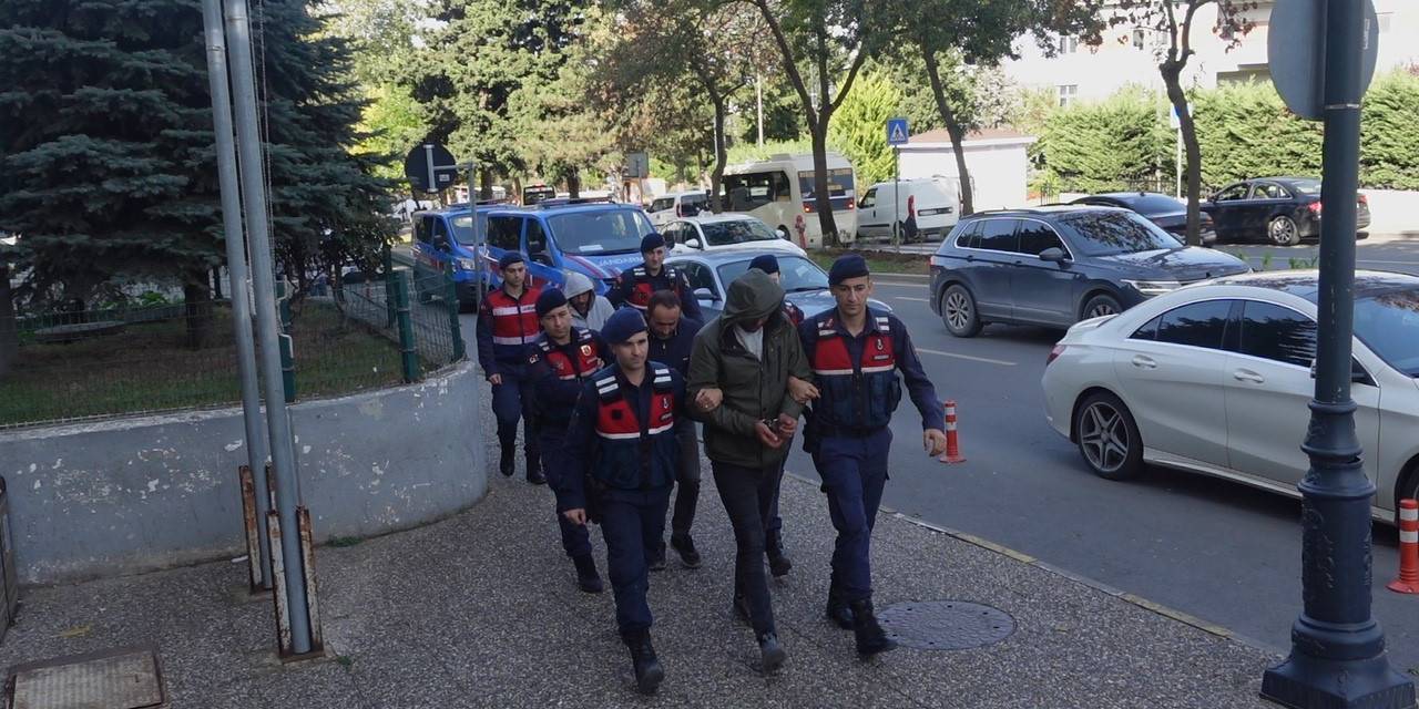 Silivri’de 70’e Yakın Villa Ve Çiftliği Soyan 3 Kişi Son İşlerinde Yakalandı