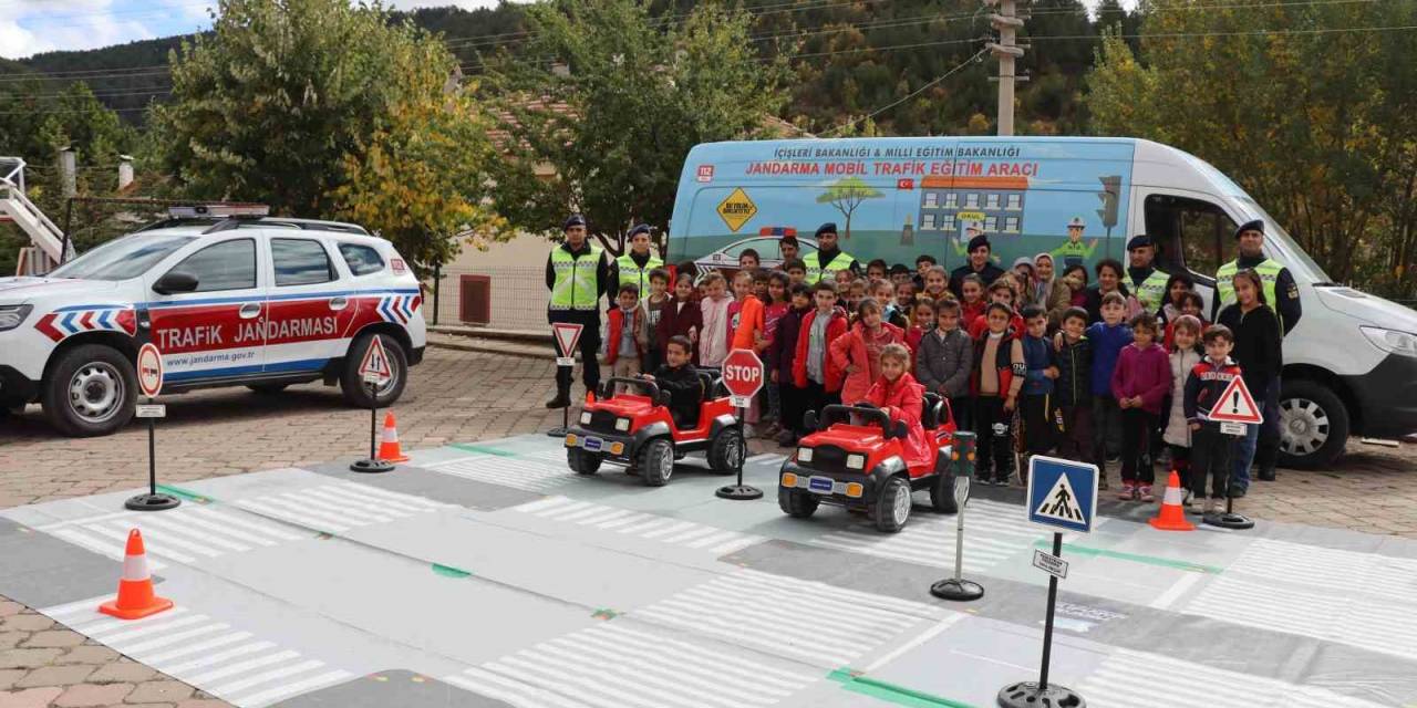 Jandarmadan Öğrencilere “Trafik Güvenliği Eğitimi”