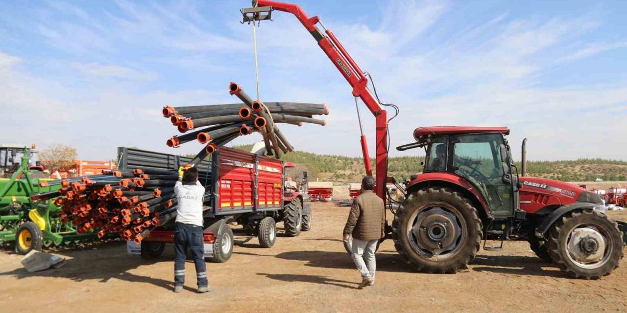 Büyükşehir, Depremzede Çiftçilere Sulama Sistemi Desteği Veriyor