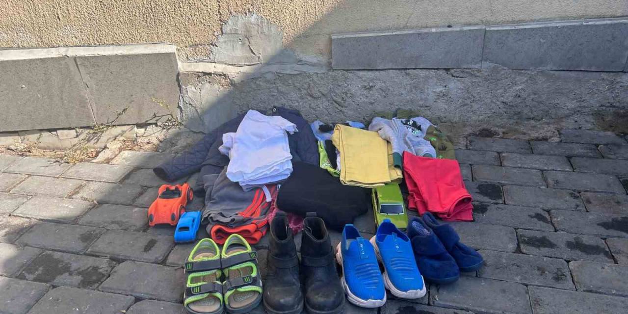 İsrail Büyükelçiliği Önüne Çocuk Oyuncakları Bırakıldı