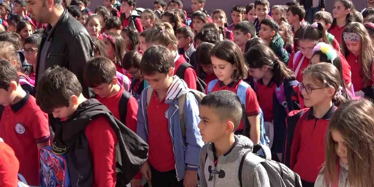 Filistinli Çocuklar İçin İstanbul’daki Çocuklardan Saygı Duruşu