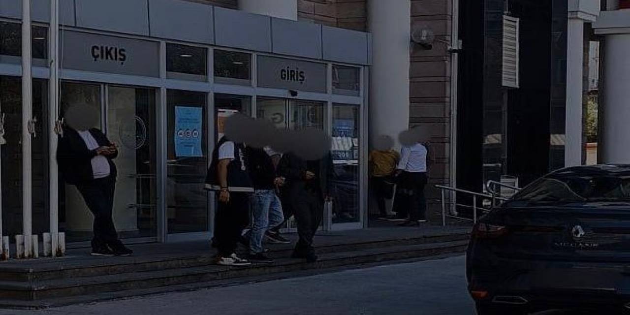 Göçmen Kaçakçısı Polis Tarafından Yakalandı