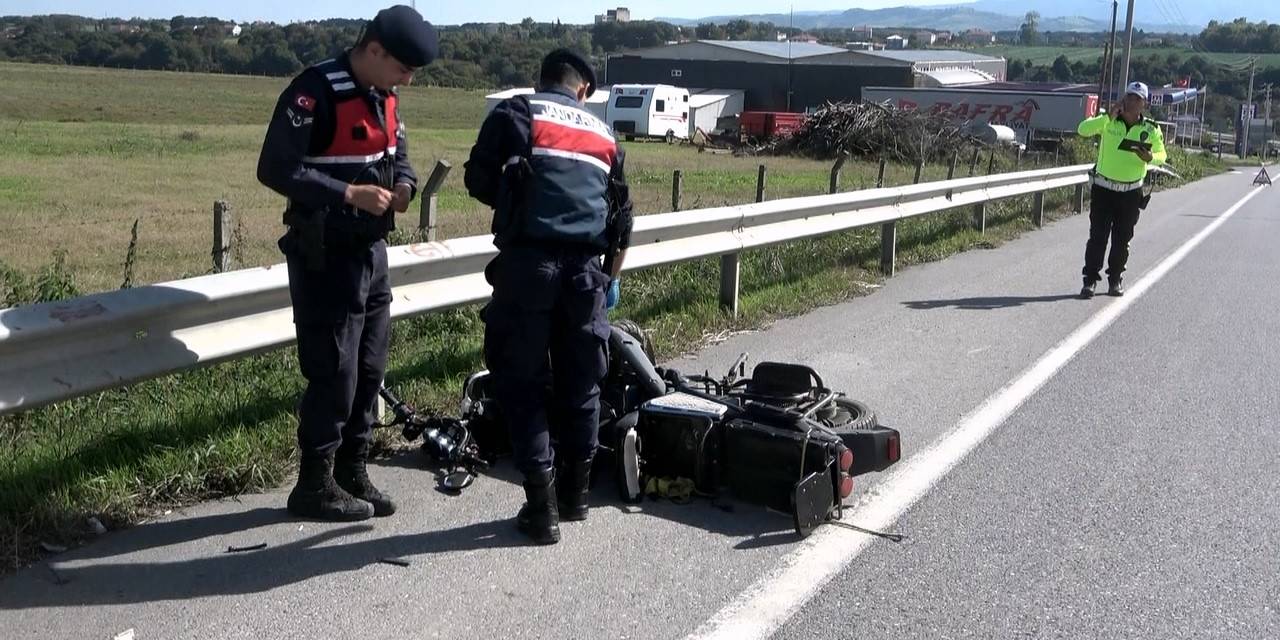 Otomobil Elektrikli Bisiklete Çarptı: 2 Yaralı