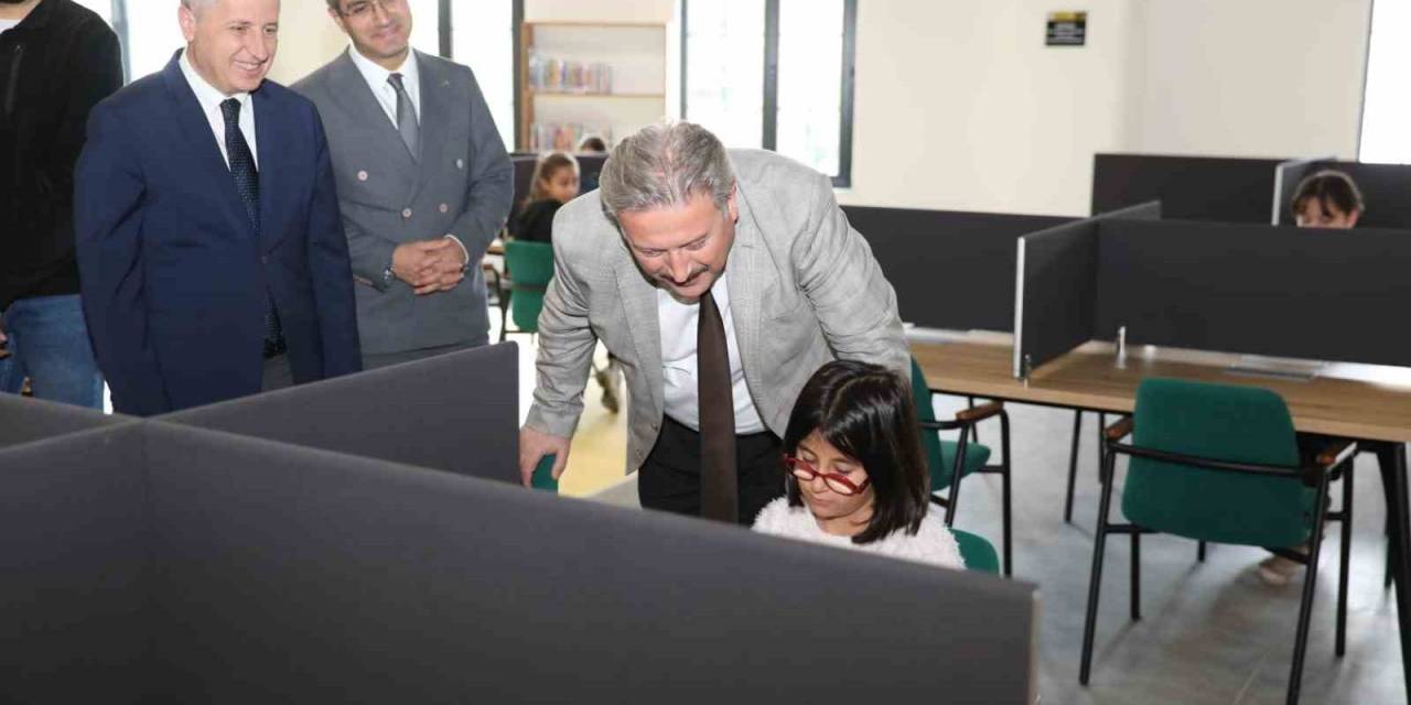 Başkan Palancıoğlu, Melmek Kursiyerlerini Ve Kütüphanede Öğrencileri Ziyaret Etti