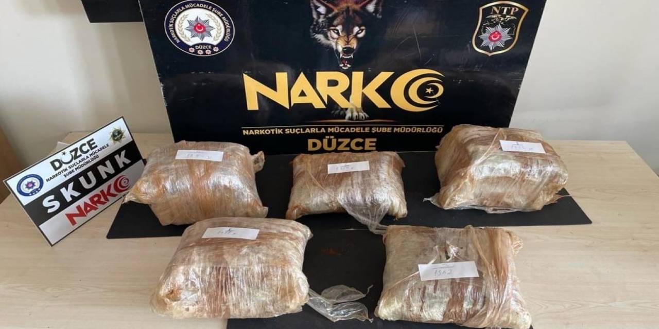 Durdurulan Araçtan 8 Kilo Uyuşturucu Çıktı