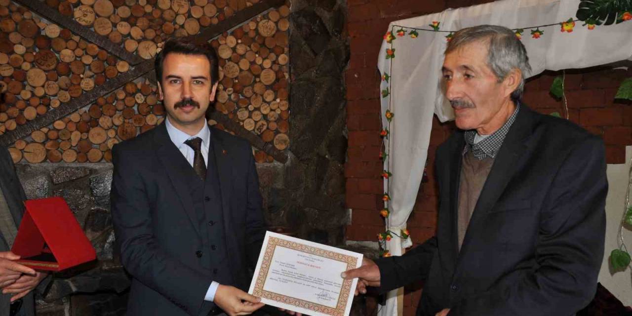 30 Yıllık Muhtar Plaketle Onurlandırıldı