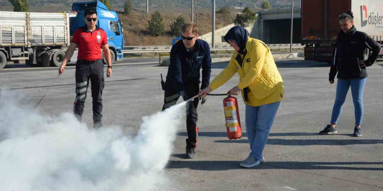 Bozüyük Belediyesi İtfaiyesi’nden İşyeri  Personellerine Yangın Eğitimi
