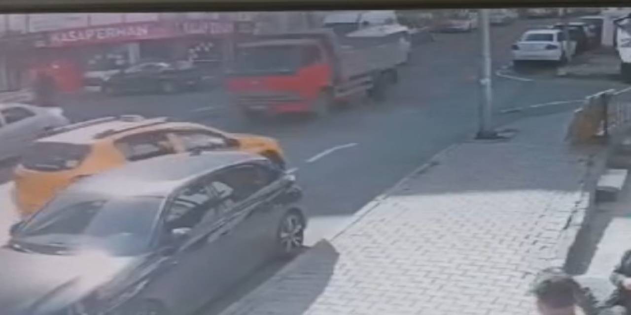 Gaziosmanpaşa’da Hafriyat Kamyonu 4 Aracı Çarptı: 1’i Ağır 2 Kişi Yaralı
