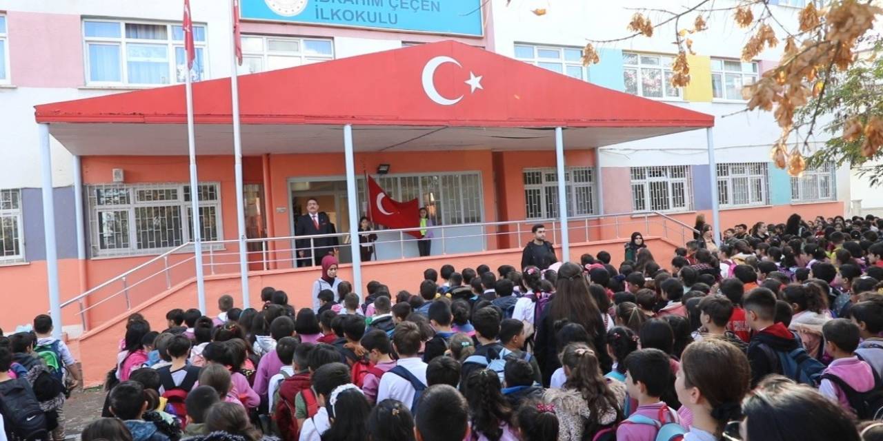 Ağrı’da Filistin İçin Bayrak Töreni Ve Saygı Duruşu