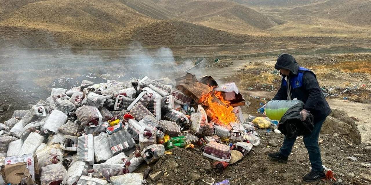 Yüksekova’da Bir Kamyon Gıda İmha Edildi