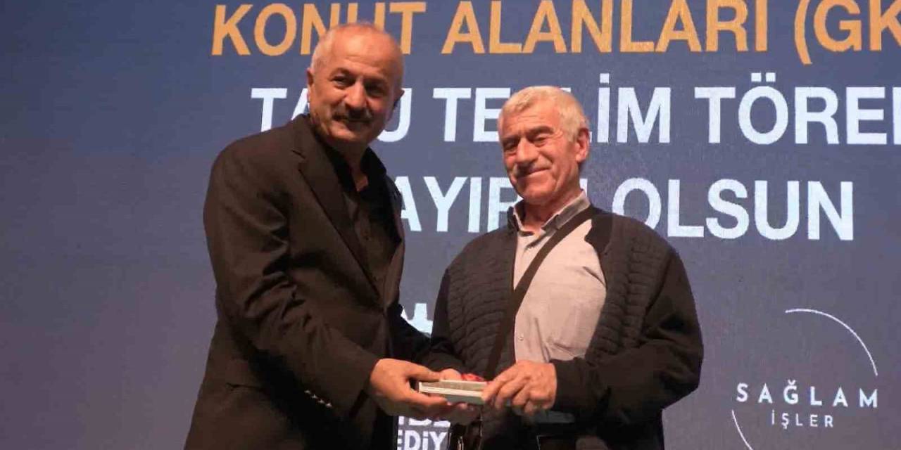 Denizli Mahallesindeki Bin 683 Hak Sahibine Tapuları Teslim Edildi