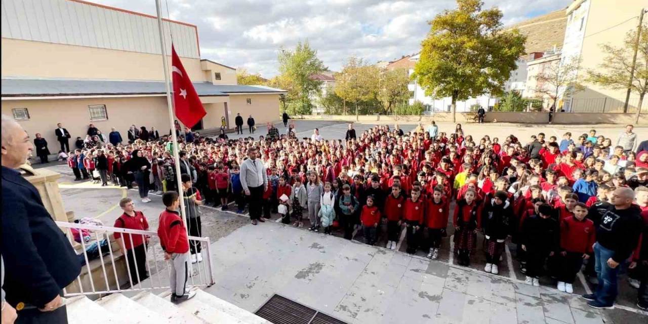 Bayburt’ta Filistin İçin Bayrak Töreni Ve Saygı Duruşu