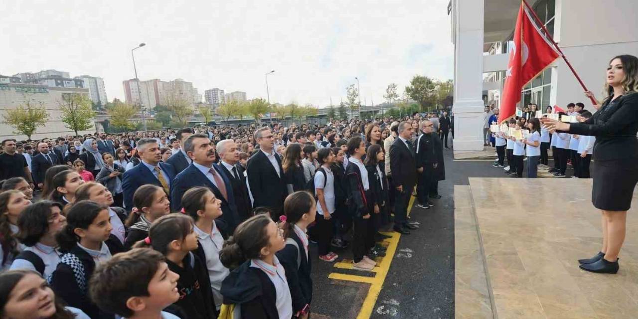 Erzincan’da Filistin İçin Bayrak Töreni Ve Saygı Duruşu