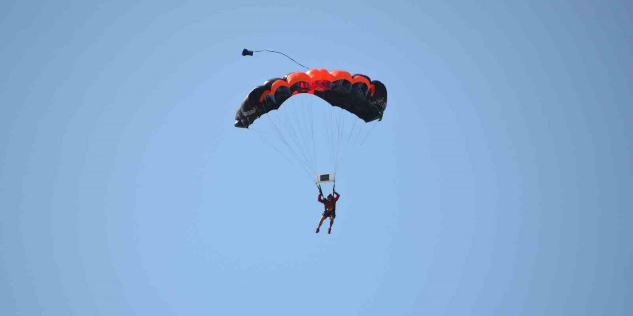 Gökyüzünde Akrobasi Gösterisi Nefesleri Kesti