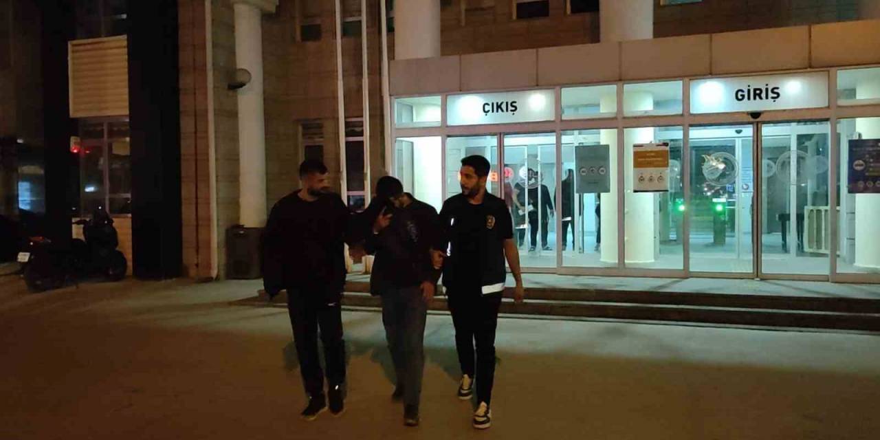 Kuşadası’nda Göçmen Kaçakçıları Kıskıvrak Yakalandı