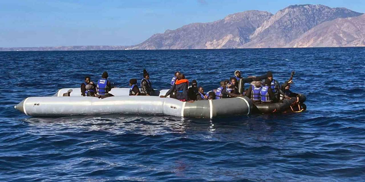 Datça’da 2 Göçmen Kaçakçısı Yakalandı, 27 Düzensiz Göçmen Kurtarıldı