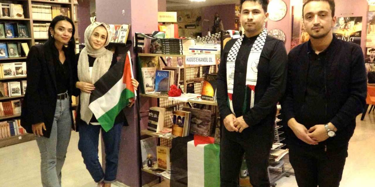 Filistin’e Duyarlılığı Daha Da Artırmak İçin Kitap Kafede Köşe Oluşturdular