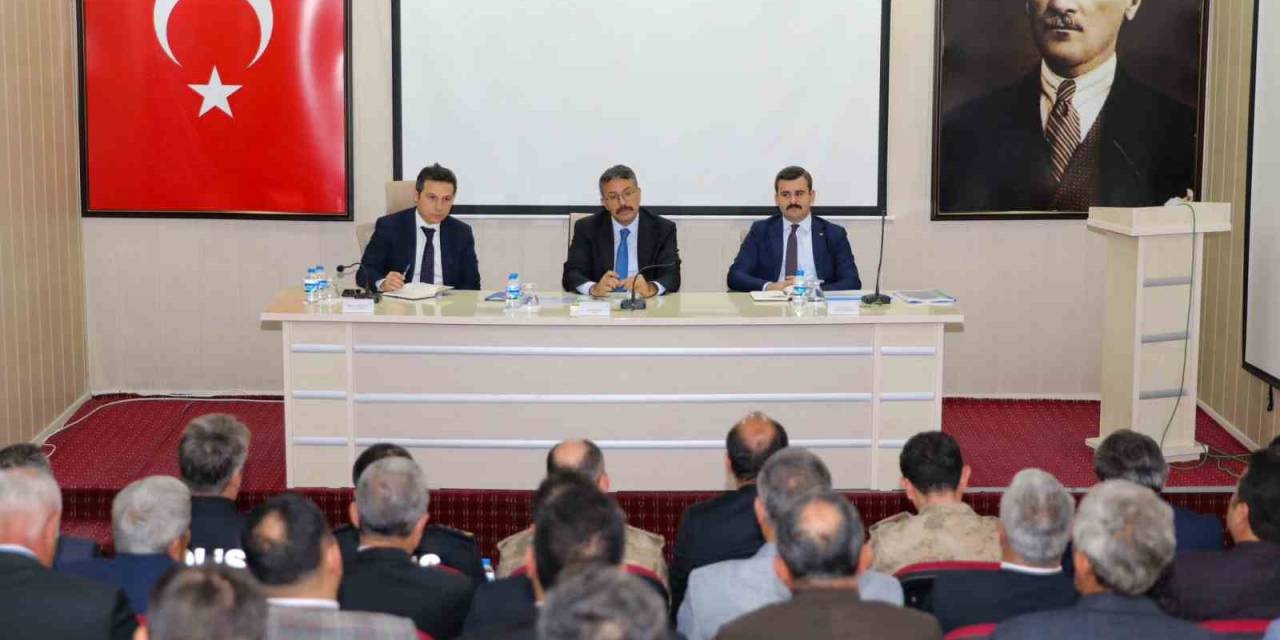 Vali Ali Çelik, Muhtarlarla Bir Araya Geldi