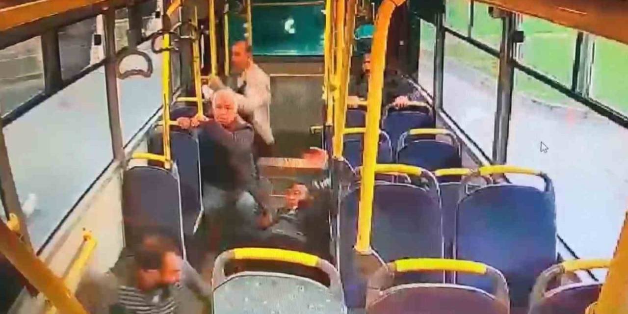 Halk Otobüsü İle Çarpışan İşçi Servisi Devrildi: 11 Yaralı