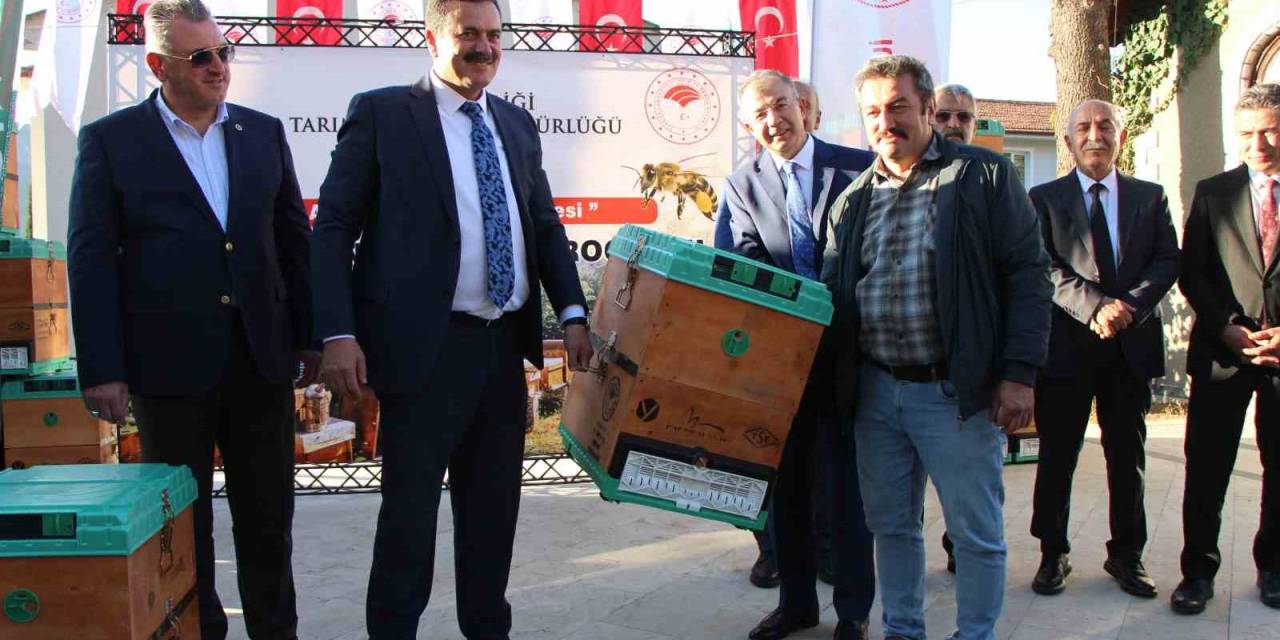 Arıcılık Yapan Milletvekili İpek: “200’e Yakın Numune Verdim, Bana Korona Bulaşmadı”