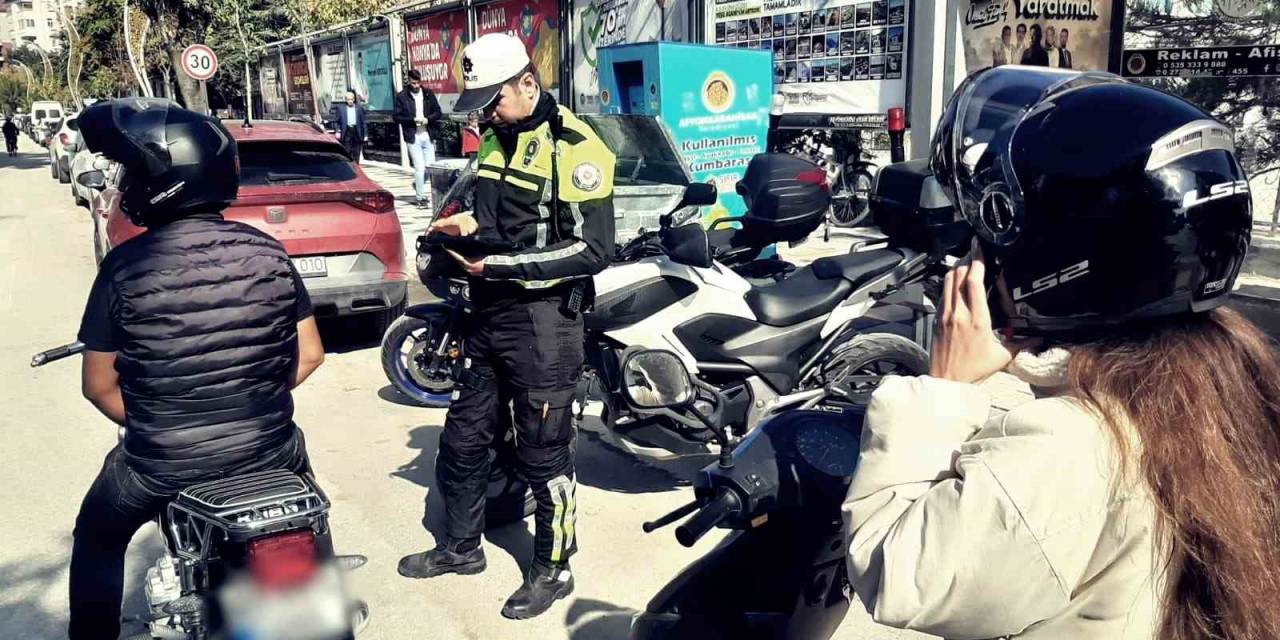 Kurallara Uymayan Araç Ve Motor Sürücülerine 332 Bin 137 Tl Para Cezası