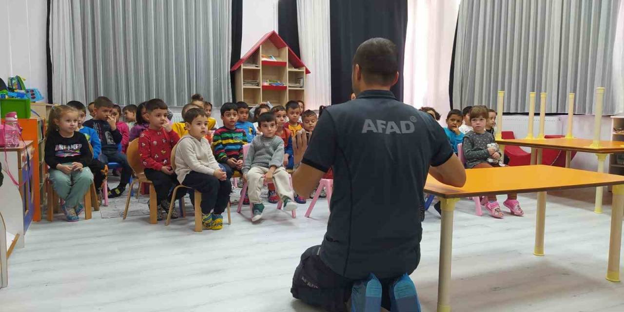 Ortaokul Ve Anaokulu Öğrencilerine ’afet Farkındalık’ Eğitimi Verildi