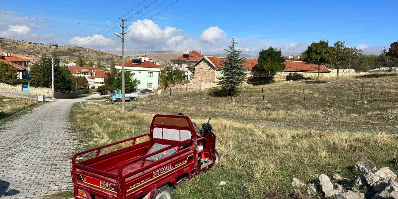 Yaşlı Motosiklet Sürücüsü Kazada Yaralandı