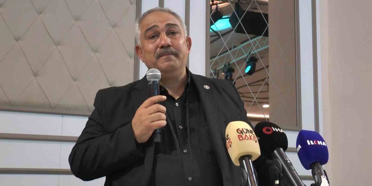 Depremzede İl Başkanı, Depremzede Öğrencilerle Bir Araya Gelince Duygusal Anlar Yaşadı