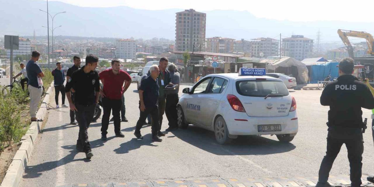 Ehliyet Sınavında İlginç Kaza: Sürücü Adayı Yaralandı