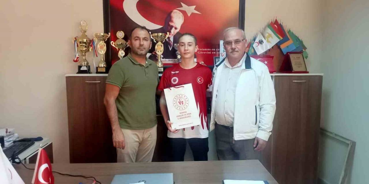 Dünya İkincisi Sporcu Ödüllendirildi