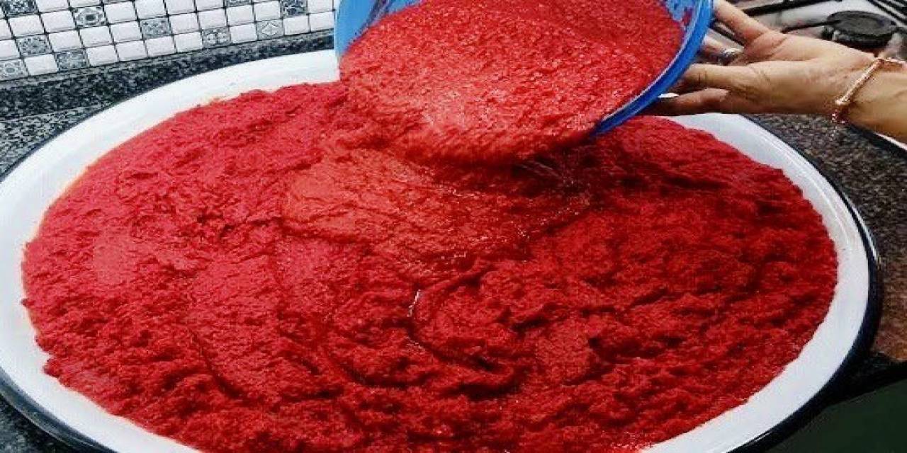 Kış Hazırlığı Yapan Kadınların Salça Mesaisi Başladı