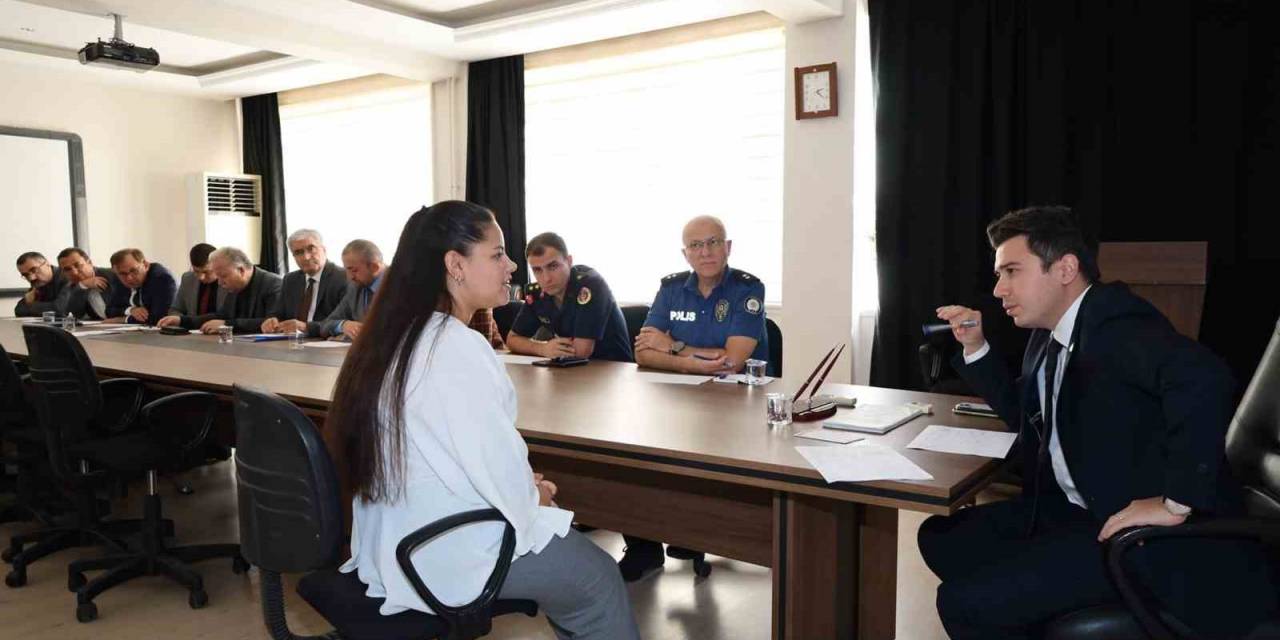 Karacasu Kaymakamı Gündoğdu Vatandaşların İstek Ve Şikayetlerini Dinledi