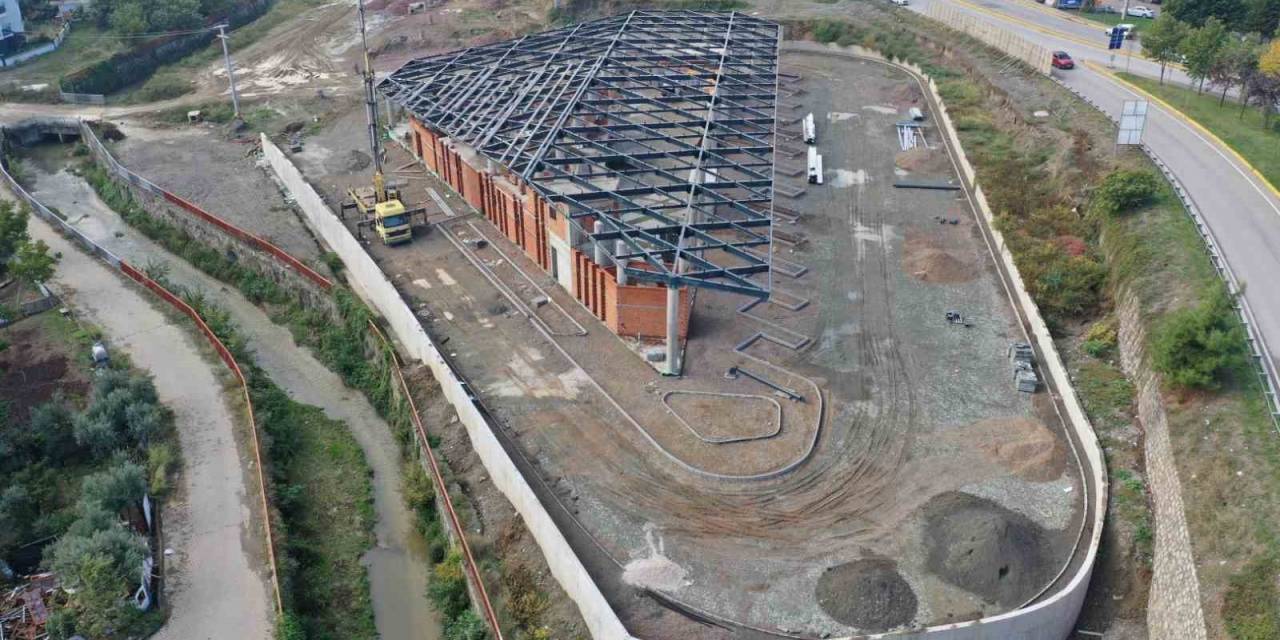 Gölcük Terminalinde Çatı İmalatı Sürüyor