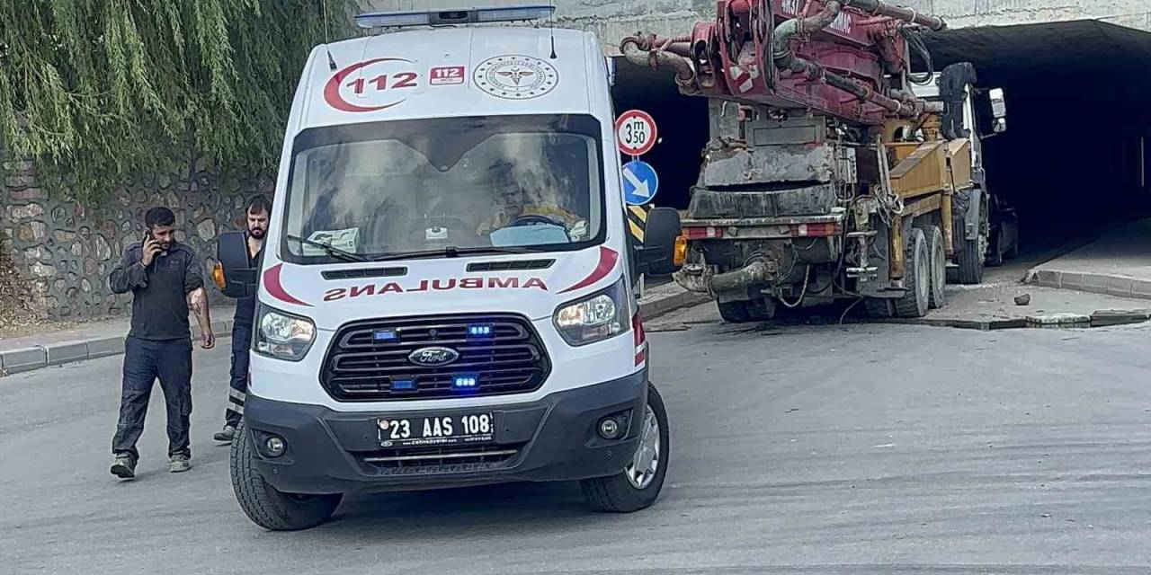 Beton Pompa Aracı Alt Geçitten Geçmeye Çalıştı: 2 Yaralı
