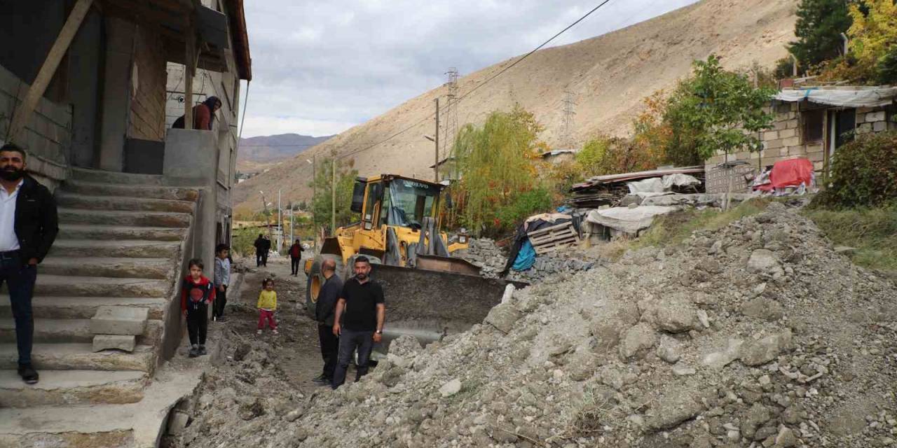 Hakkari Sümbül Mahallesinde Yol Çalışması Start Aldı