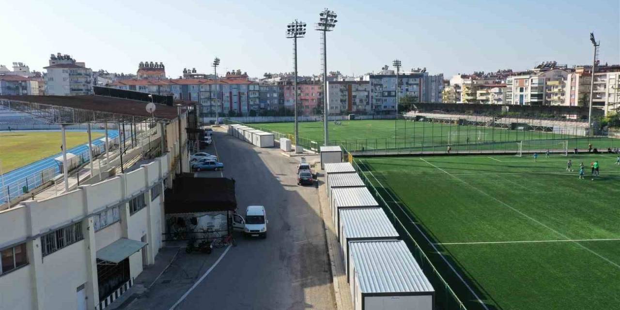 Adnan Menderes Stadyumu’na Konteynerler Yerleştirildi