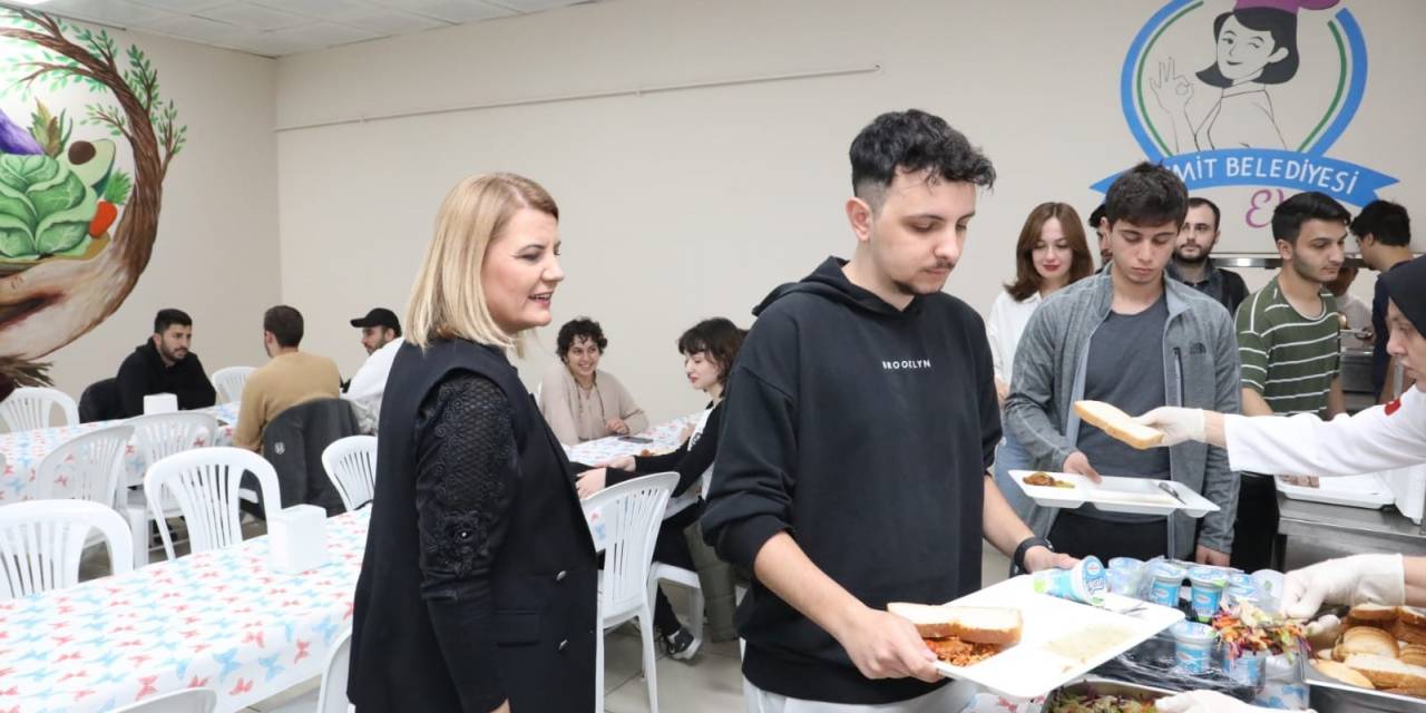 Üniversite Öğrencilerine Ücretsiz Yemek