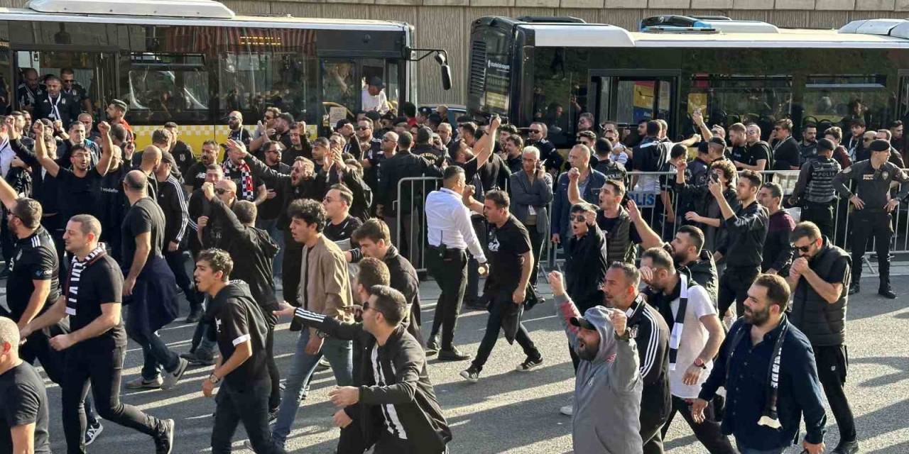 Beşiktaşlı Taraftarlar Rams Park’a Geldi