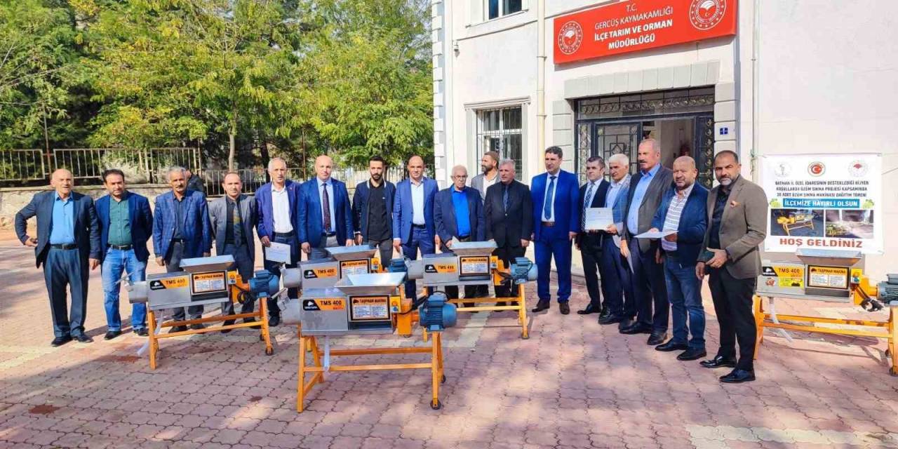 Gercüş’te 30 Köye Üzüm Sıkma Makinesi Dağıtıldı