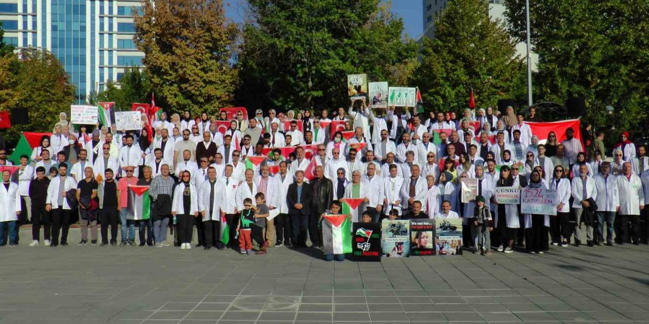 Beyaz Önlüklüler Gazze İçin Ayakta