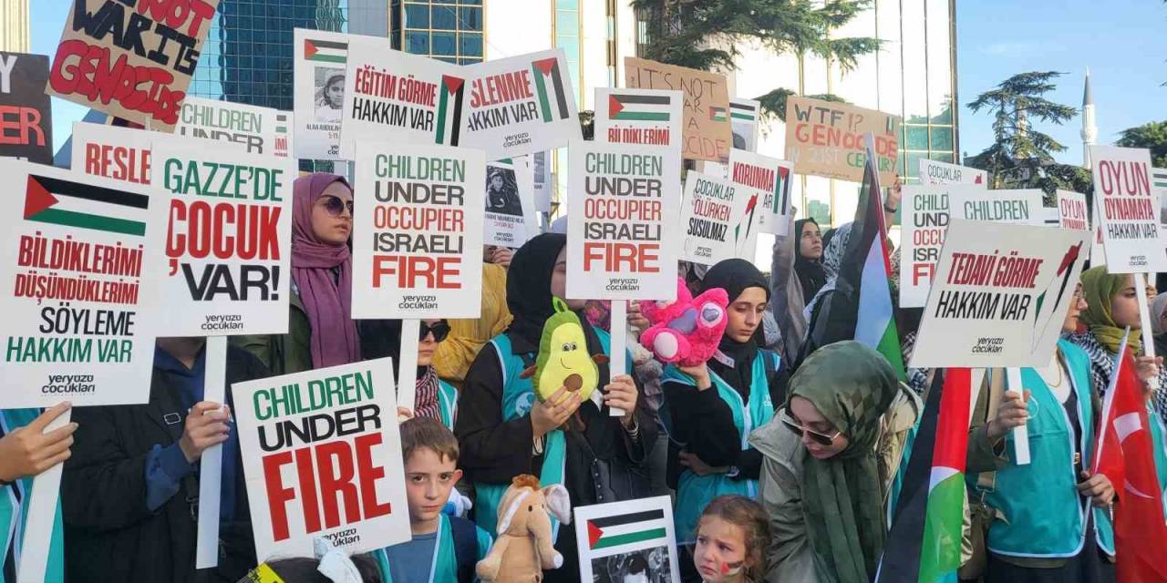 İsrail Konsolosluğu Önüne Oyuncak Bıraktılar