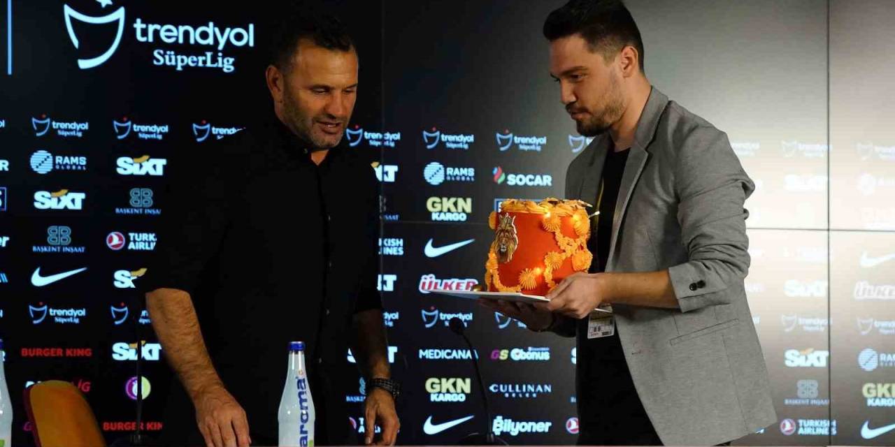 Okan Buruk’a Sürpriz Doğum Günü