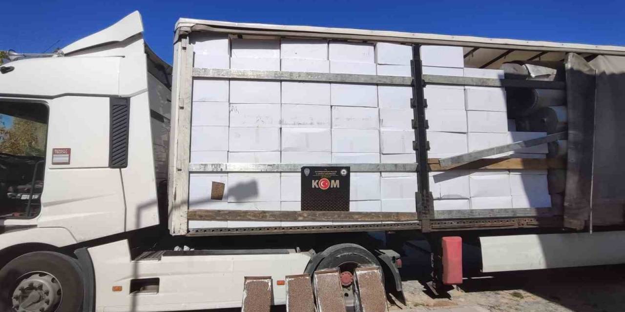 Şüphe Üzerine Durdurulan Tırda 6 Milyon Adet Kaçak Dolu Makaron Ele Geçirildi
