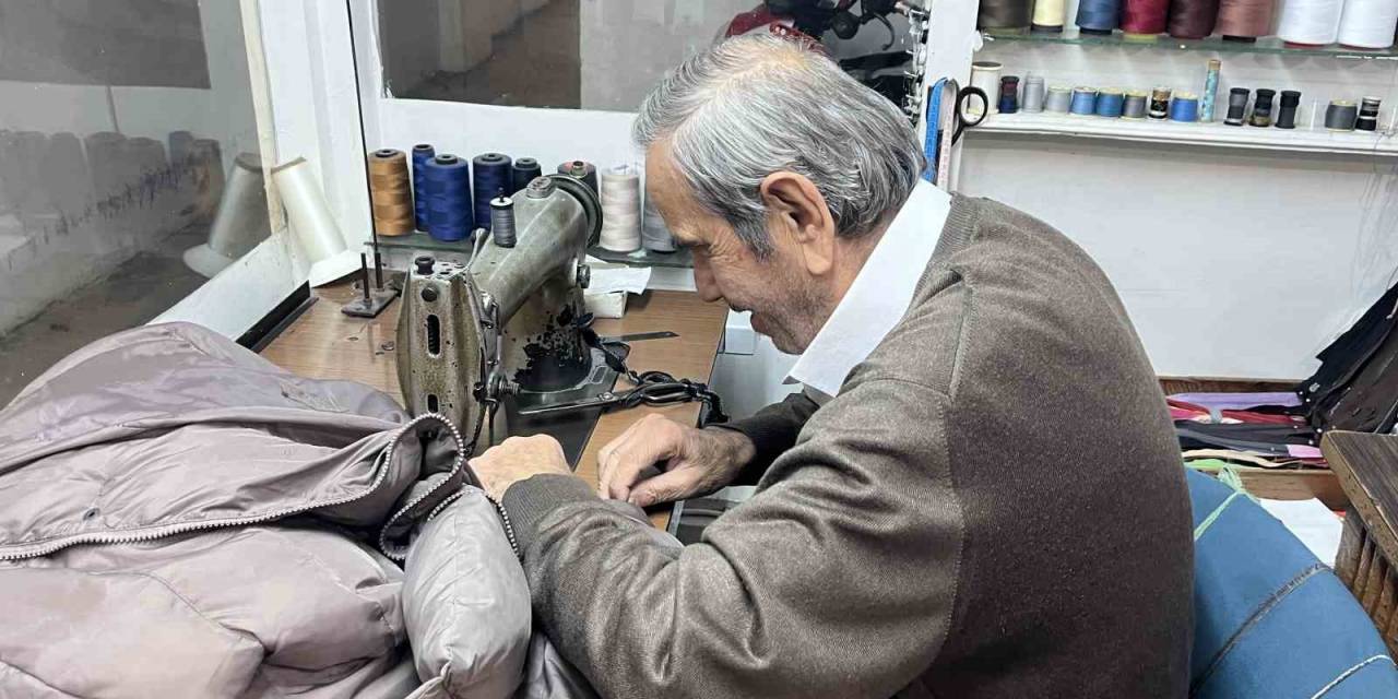 66 Yıllık Terzi, Değişen Mesleğe Rağmen Çalışmaya Devam Ediyor