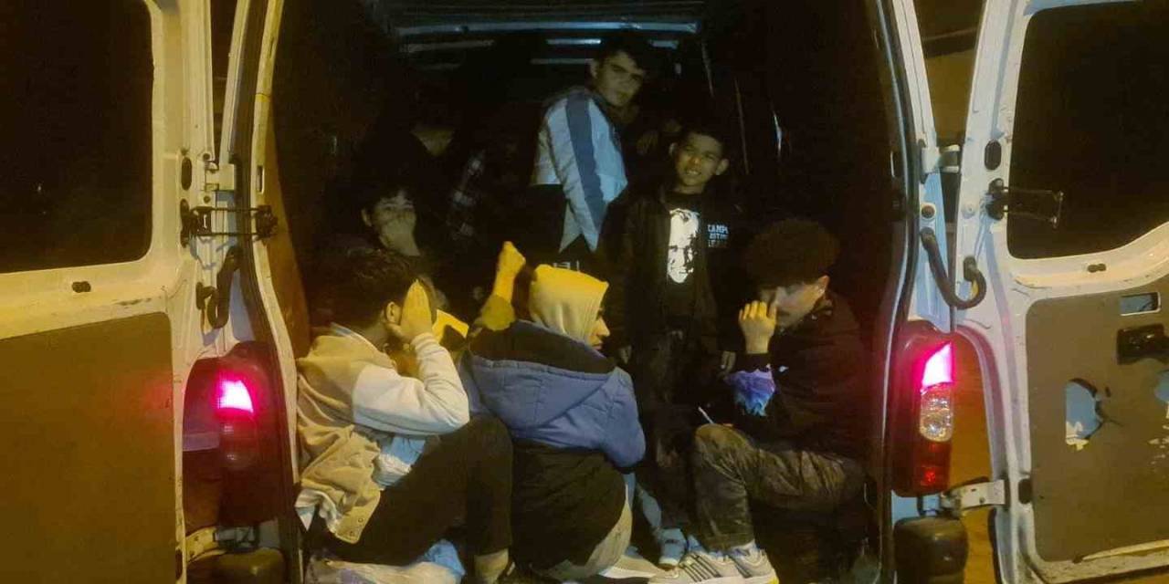 Ayvacık’ta 34 Kaçak Göçmen İle 2 Organizatör Yakalandı